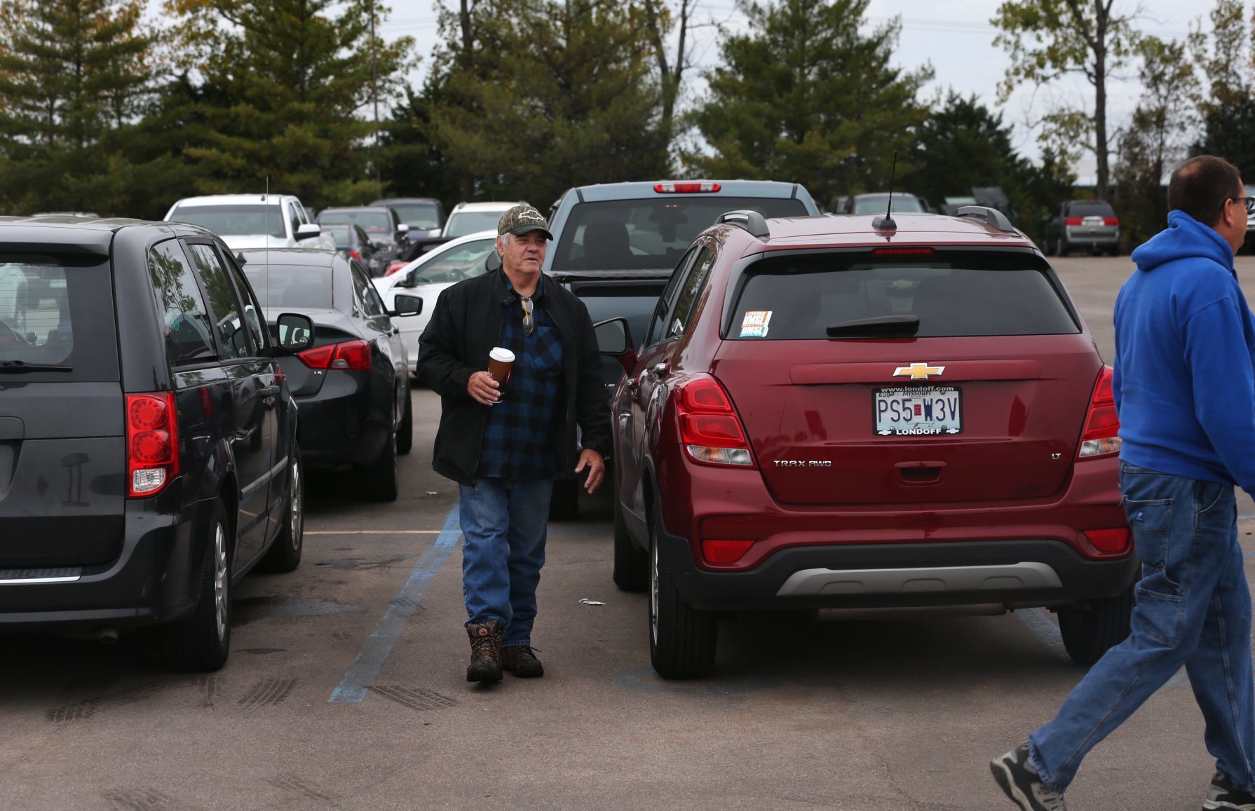 UAW members vote on new contract